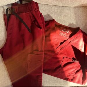 Pledge 5 Women’s Red Scrubs- Size Small/Tall